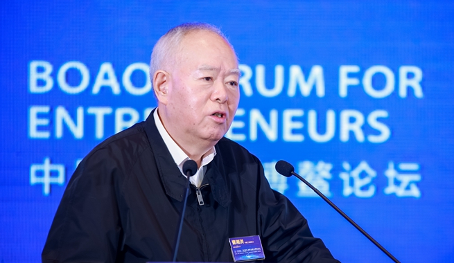 中國(guó)工程院院士，中國(guó)石油化工集團(tuán)有限公司原黨組成員、高級(jí)副總裁曹湘洪演講