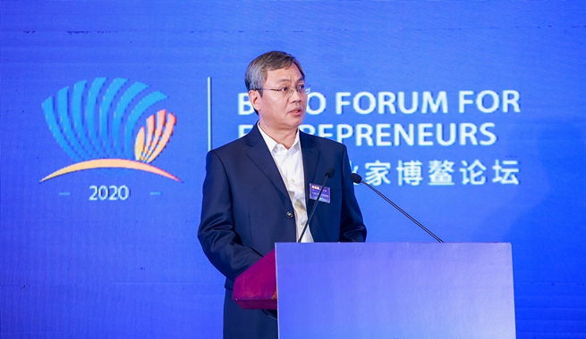 山東能源集團(tuán)黨委副書記、董事岳寶德演講