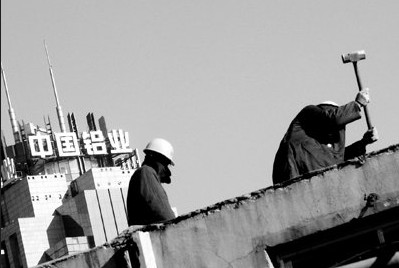 中國鋁業(yè)虧41億成中報(bào)虧損王 鋁價倒退回25年前