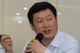 嘉實(shí)基金首席策略師、券商業(yè)務(wù)部總經(jīng)理簡(jiǎn)斌