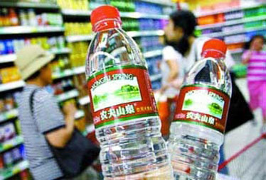 陷入"標(biāo)準(zhǔn)門(mén)"后又上法庭 農(nóng)夫山泉一日內(nèi)兩次成被告