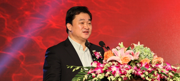 新華網(wǎng)董事長(zhǎng)、總裁田舒斌致開幕詞