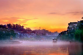 鳳凰古城　誰的城？