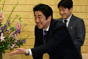 安倍，討來(lái)的達(dá)沃斯演講