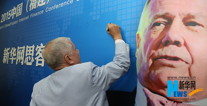 羅杰斯寄語新華網(wǎng)思客會，建議股民投資好的股票要看新華網(wǎng)。