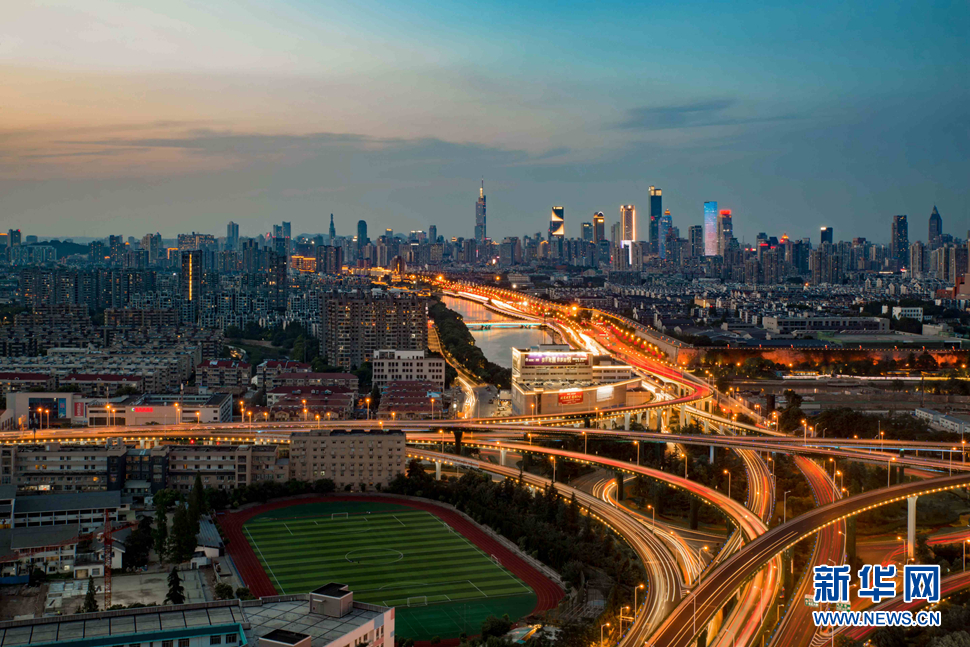 變幻莫測(cè)的南京天