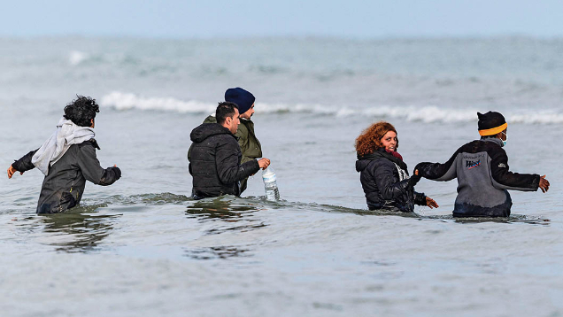 英國(guó)簽證費(fèi)上漲：移民“剎車閥”還是經(jīng)濟(jì)“絆腳石”