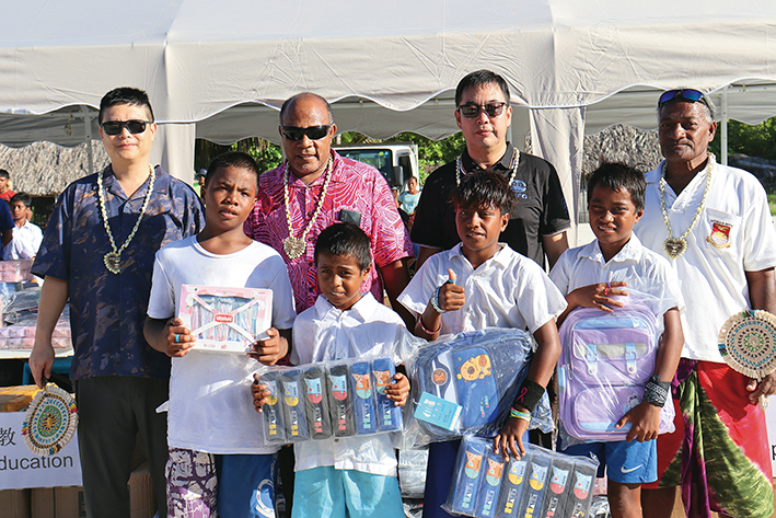 太平洋小島嶼上，有一所“中國(guó)中鐵”小學(xué)