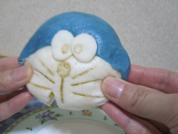 不忍下口！日便利店推出機器貓饅頭【圖】