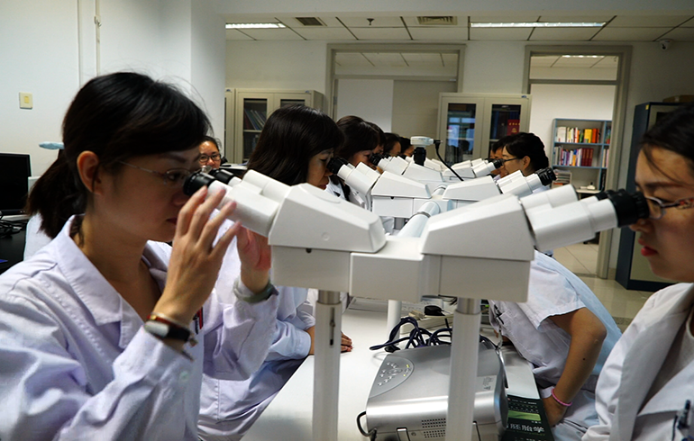 致敬偉大改革｜對(duì)話40年，講述身邊的健康故事33&mdash;好醫(yī)生是這樣煉成的