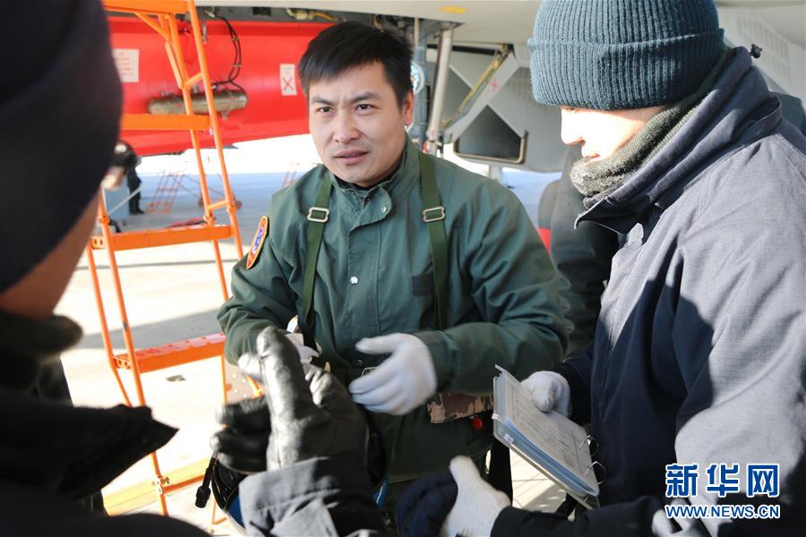 （建軍90周年&middot;英雄&middot;圖文互動）（2）聽，渤海灣有風吹過來&mdash;&mdash;追記海軍某艦載航空兵部隊一級飛行員張超