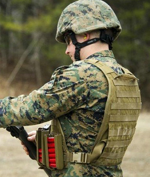 是電影還是現(xiàn)實？美軍陸戰(zhàn)隊士兵操大槍射擊練習