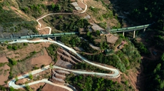 新華全媒+｜高鐵時(shí)代，大涼山鐵軌上流淌&ldquo;慢幸福&rdquo;