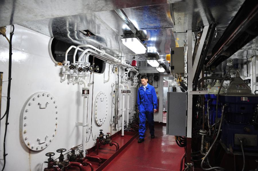 走進(jìn)&ldquo;中國(guó)海監(jiān)50&rdquo;號(hào)的&ldquo;心臟&rdquo;