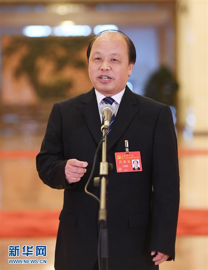（十九大&middot;黨代表通道）（23）采訪黨代表