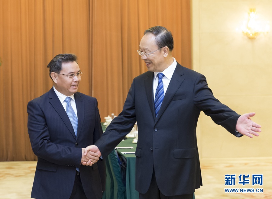 10月12日，中共中央書記處書記、全國政協(xié)副主席杜青林在北京會見來華訪問并出席&ldquo;2016中國共產(chǎn)黨與世界對話會&rdquo;的老撾人革黨中央政治局委員、建國陣線中央主席賽頌蓬&middot;豐威漢率領(lǐng)的老撾人革黨代表團(tuán)?！⌒氯A社記者丁海濤攝