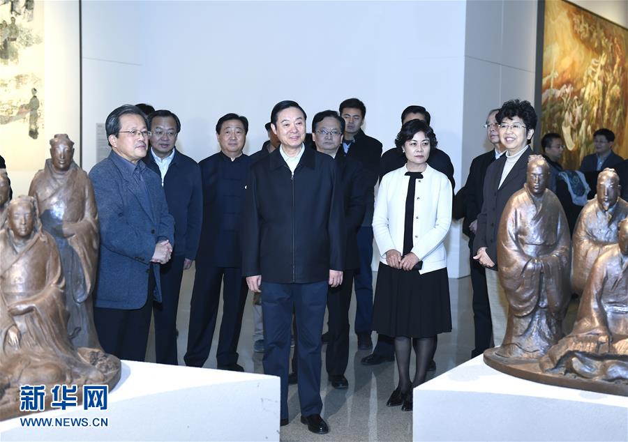 12月6日，中共中央政治局委員、中央書記處書記、中宣部部長劉奇葆在北京參觀中華文明歷史題材美術(shù)創(chuàng)作工程入選作品展覽。 新華社記者張領(lǐng)攝