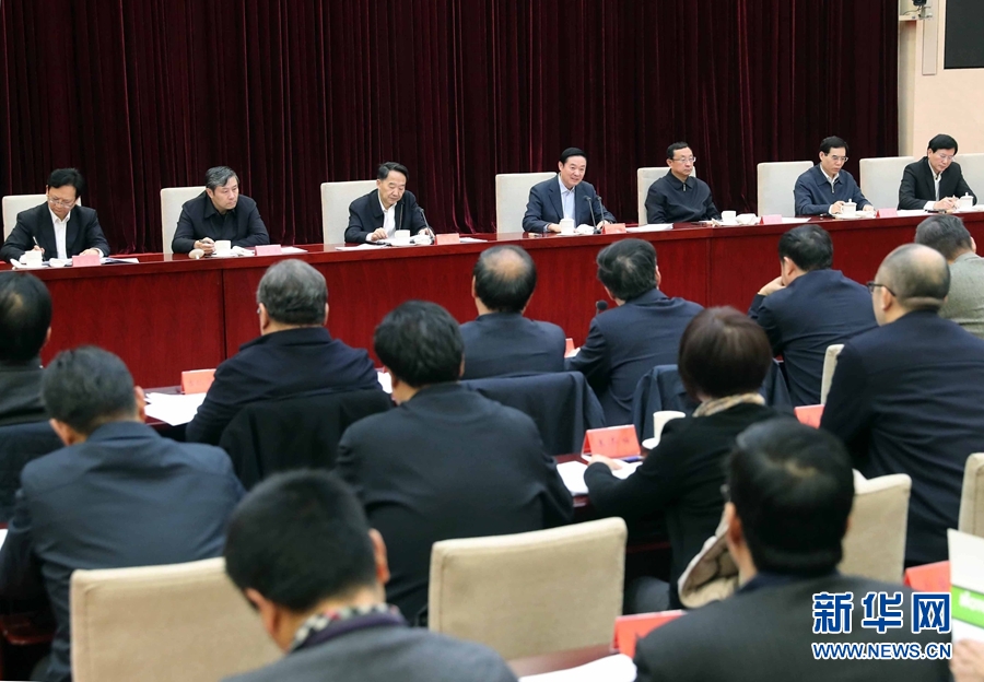 12月10日，中宣部在北京召開(kāi)學(xué)習(xí)貫徹習(xí)近平總書(shū)記在中國(guó)文聯(lián)十大、中國(guó)作協(xié)九大開(kāi)幕式上和會(huì)見(jiàn)中國(guó)記協(xié)第九屆理事會(huì)代表時(shí)重要講話精神座談會(huì)。中共中央政治局委員、中央書(shū)記處書(shū)記、中宣部部長(zhǎng)劉奇葆出席會(huì)議并講話。新華社記者 劉衛(wèi)兵 攝 