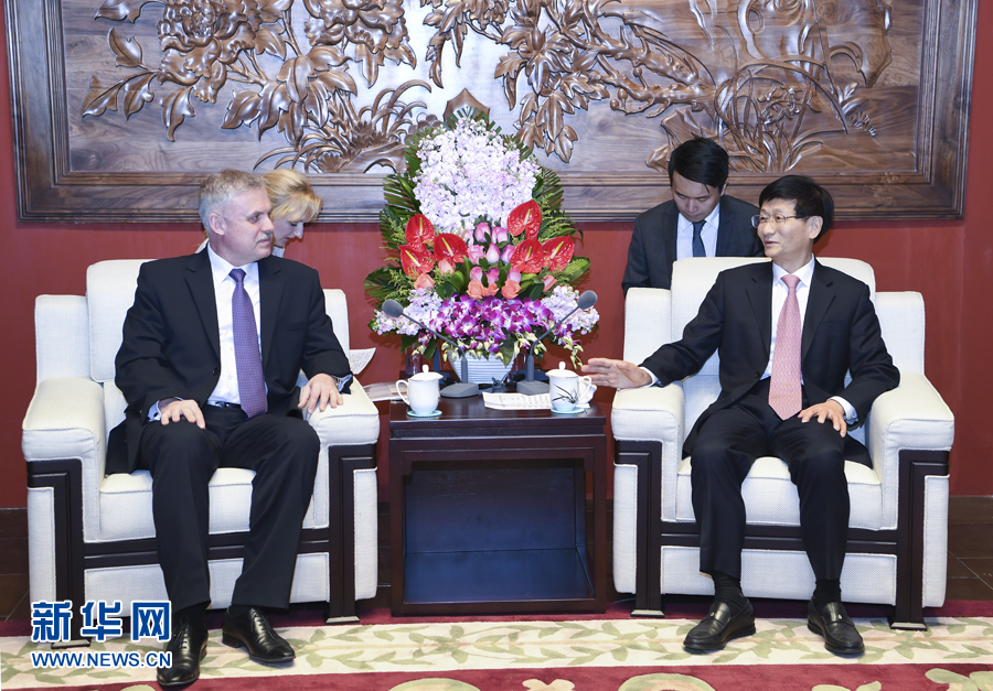 4月26日，中共中央政治局委員、中央政法委書記孟建柱在北京會(huì)見白俄羅斯安全會(huì)議國務(wù)秘書扎西。 新華社記者 張領(lǐng) 攝