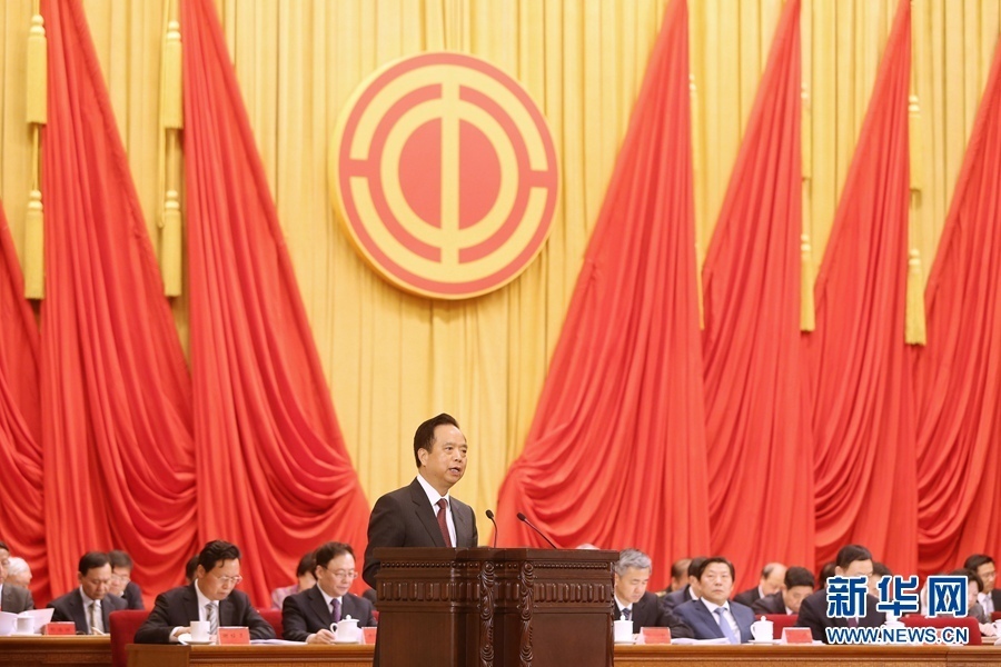 4月27日，慶祝&ldquo;五一&rdquo;國際勞動節(jié)暨全國五一勞動獎和全國工人先鋒號表彰大會在北京人民大會堂舉行。中共中央政治局委員、中華全國總工會主席李建國出席大會并講話。新華社記者 才揚 攝 