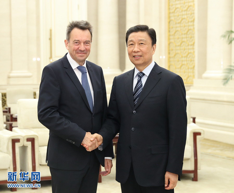 5月15日，國家副主席、中國紅十字會名譽(yù)會長李源潮在北京會見來華出席&ldquo;一帶一路&rdquo;國際合作高峰論壇的紅十字國際委員會主席莫雷爾。新華社記者 王曄 攝