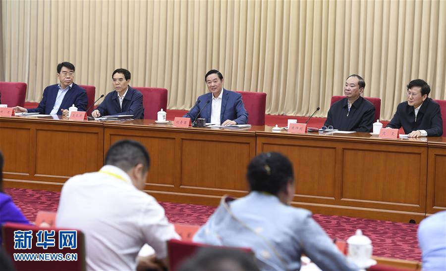 5月18日，中共中央政治局委員、中央書記處書記、中宣部部長劉奇葆在北京出席紀(jì)念新華書店成立80周年座談會(huì)并講話。 新華社記者 張領(lǐng) 攝