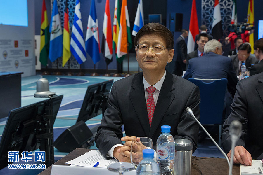 5月24日，在俄羅斯扎維多沃，中共中央政治局委員、中央政法委書記孟建柱出席國際安全事務(wù)高級代表會議。 5月24日，中共中央政治局委員、中央政法委書記孟建柱在俄羅斯出席國際安全事務(wù)高級代表會議，就加強(qiáng)國際執(zhí)法安全合作、防范打擊恐怖主義作主旨發(fā)言。來自95個國家和國際組織的代表參加會議。新華社記者白雪騏攝