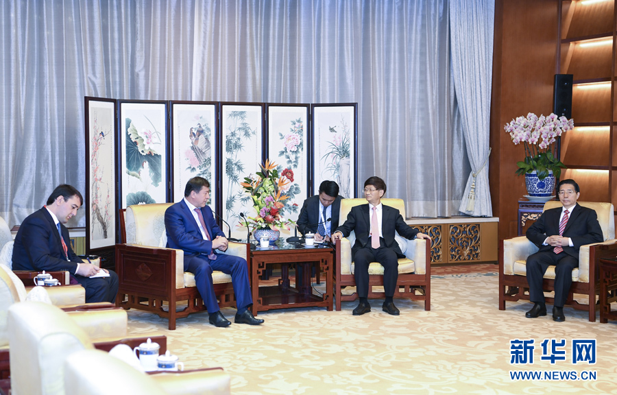 9月26日，中共中央政治局委員、中央政法委書記孟建柱在北京會見來華出席國際刑警組織第86屆全體大會的塔吉克斯坦內(nèi)務(wù)部長拉希姆佐達。國務(wù)委員、公安部部長郭聲琨參加有關(guān)會見。新華社記者 張領(lǐng) 攝
