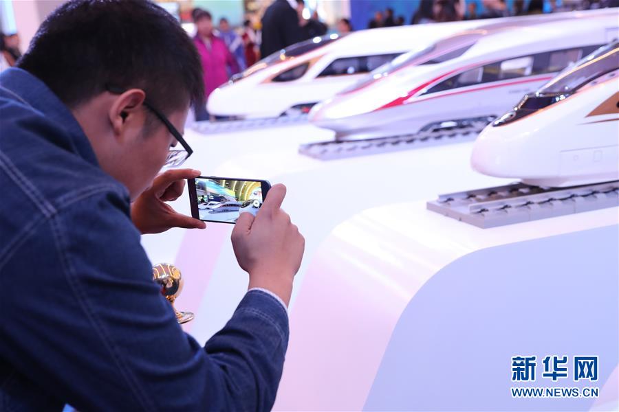 （十九大時光&middot;圖文互動）（2）向著夢想，奮進！&mdash;&mdash;來自&ldquo;砥礪奮進的五年&rdquo;大型成就展現(xiàn)場的報道 