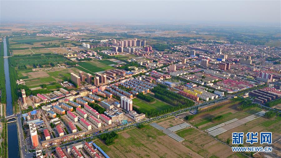 （新華全媒頭條&middot;圖文互動(dòng)）（2）開(kāi)啟新征程　譜寫新史詩(shī)&mdash;&mdash;以習(xí)近平同志為核心的黨中央引領(lǐng)中國(guó)特色社會(huì)主義進(jìn)入新時(shí)代