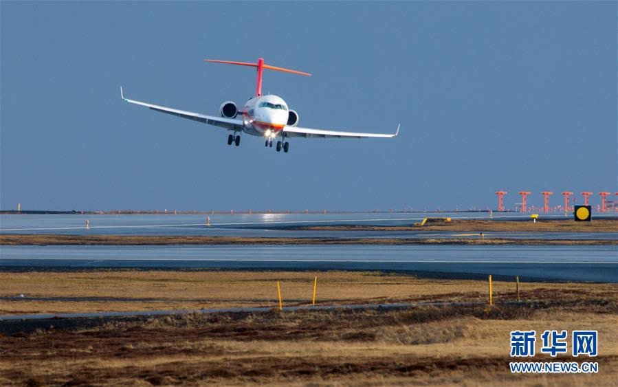 （經(jīng)濟）（2）國產(chǎn)支線飛機ARJ21噴氣客機完成冰島大側(cè)風(fēng)試飛