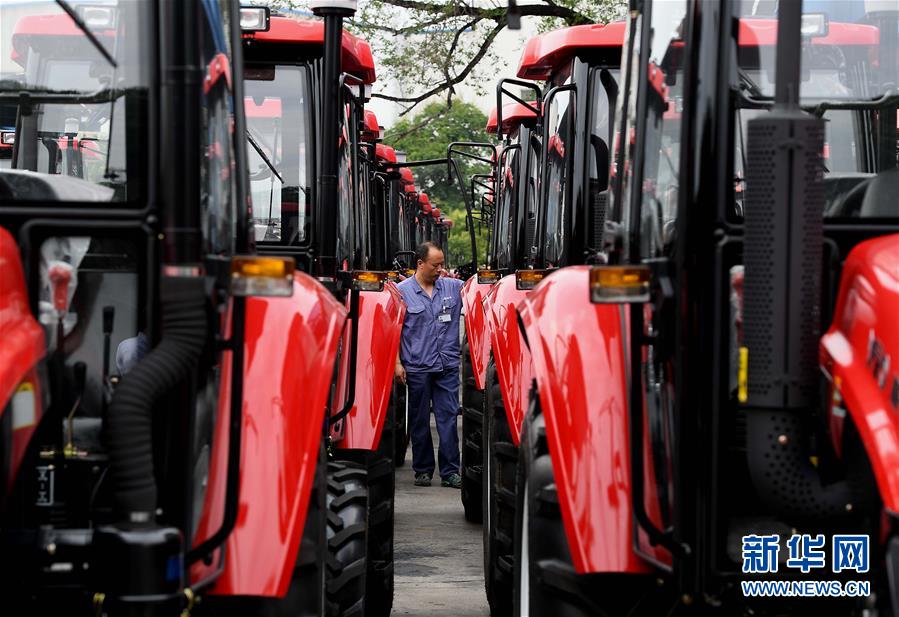 （新華全媒頭條&middot;圖文互動(dòng)）（5）共和國(guó)農(nóng)機(jī)工業(yè)&ldquo;長(zhǎng)子&rdquo;成長(zhǎng)記 