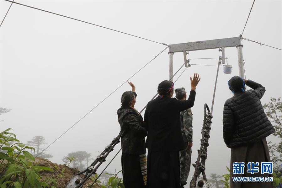 （圖文互動）（6）特寫：&ldquo;八一&rdquo;禮物，飛向云端哨所
