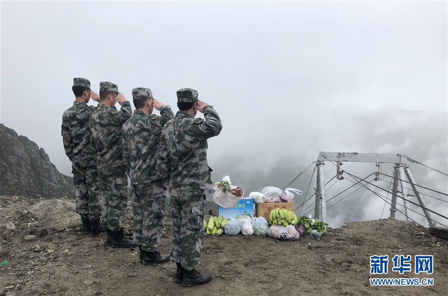 （圖文互動）（9）特寫：&ldquo;八一&rdquo;禮物，飛向云端哨所