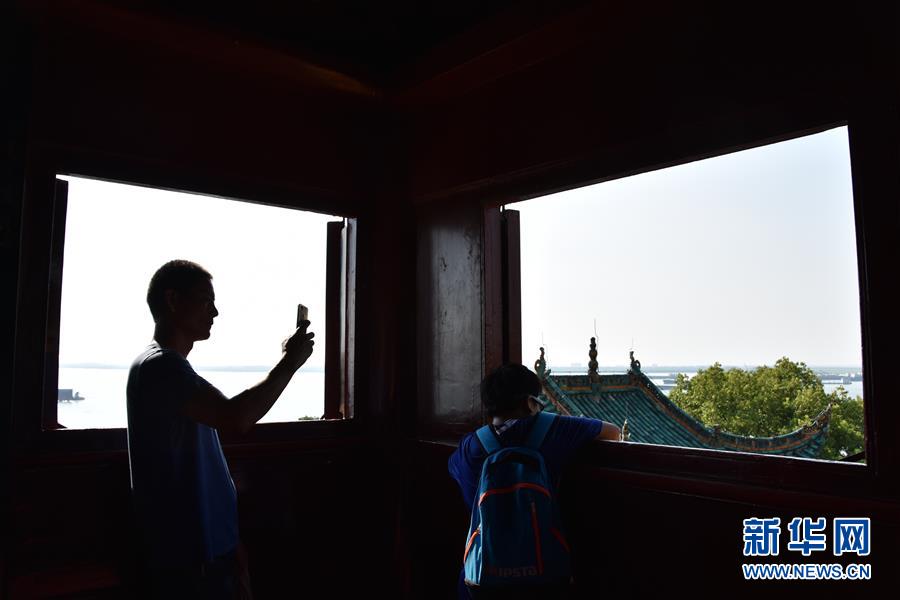 （大江奔流&mdash;&mdash;來自長江經(jīng)濟帶的報道&middot;圖文互動）（1）登岳陽樓，又見&ldquo;浩浩湯湯&rdquo;