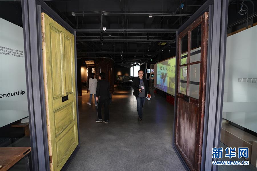 （新華全媒頭條&middot;圖文互動(dòng)）（9）奔跑吧，中關(guān)村！&mdash;&mdash;寫在習(xí)近平總書記率領(lǐng)中央政治局到中關(guān)村集體學(xué)習(xí)5周年之際