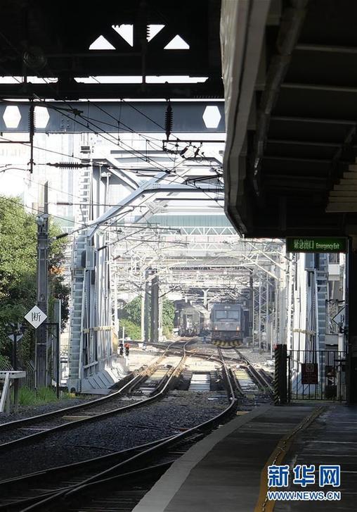 （圖文互動(dòng)）（5）四十年、一扇窗&mdash;&mdash;兩地值守者眼中的羅湖橋