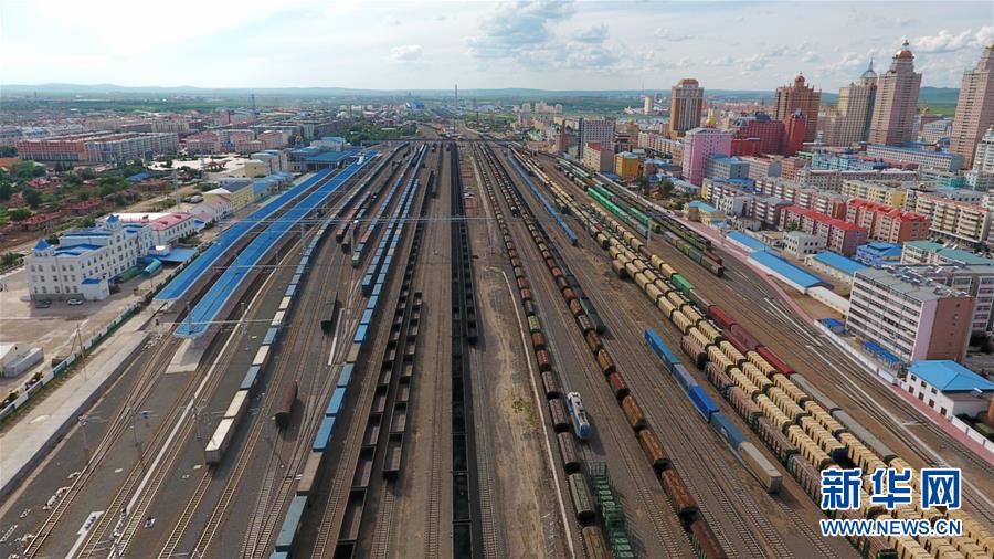 （新華全媒頭條&middot;壯闊歷程40年系列述評&middot;圖文互動）（7）舉旗定向 康莊大道&mdash;&mdash;從改革開放40年看中國自信