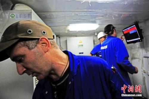 中國造船廠里的外籍員工。 李風(fēng) 攝