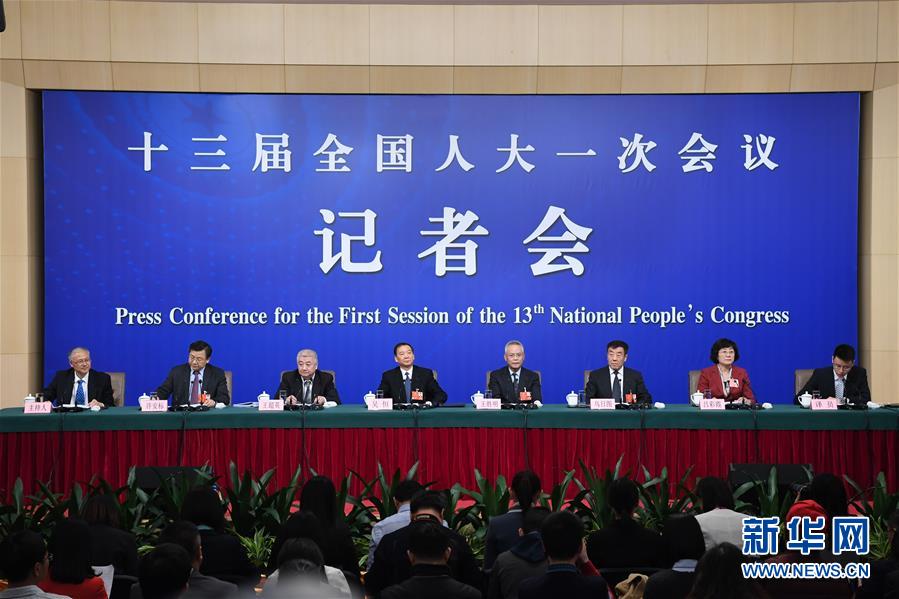 （兩會&middot;XHDW）（10）全國人大相關(guān)負責人就&ldquo;人大立法工作&rdquo;答記者問