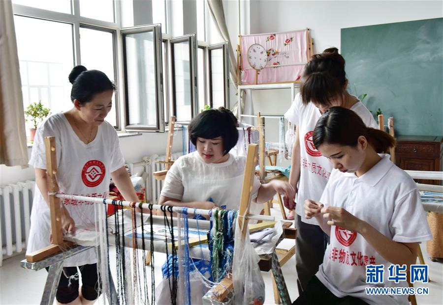 （兩會(huì)&middot;基層代表履職故事）（4）全國(guó)人大代表孫艷玲：做好非遺事業(yè)，讓古老技藝活起來(lái)