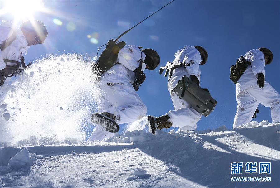 （新華全媒頭條&middot;圖文互動(dòng)）（7）向祖國報(bào)告：我在戰(zhàn)位守萬家團(tuán)圓&mdash;&mdash;解放軍和武警部隊(duì)新春佳節(jié)備戰(zhàn)執(zhí)勤記事