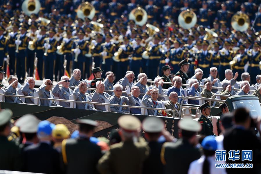 （新華全媒頭條&middot;強軍思想引領(lǐng)新征程&middot;圖文互動）（2）那一刻，我們光榮接受檢閱