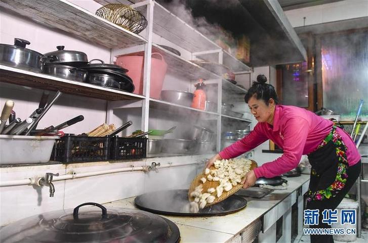 （在習近平新時代中國特色社會主義思想指引下&mdash;&mdash;新時代新作為新篇章&middot;圖文互動）（6）三年，從無名小屯到聲名遠播&mdash;&mdash;這個&ldquo;雪鄉(xiāng)&rdquo;是如何做到的？