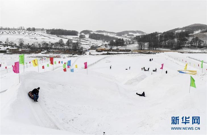（在習近平新時代中國特色社會主義思想指引下&mdash;&mdash;新時代新作為新篇章&middot;圖文互動）（3）三年，從無名小屯到聲名遠播&mdash;&mdash;這個&ldquo;雪鄉(xiāng)&rdquo;是如何做到的？