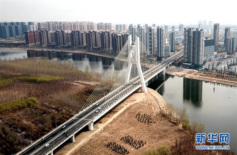 （在習(xí)近平新時代中國特色社會主義思想指引下&mdash;&mdash;新時代新作為新篇章&middot;圖文互動）（3）梗阻的&ldquo;血脈&rdquo;通了 彼此的心拉近了&mdash;&mdash;京津冀&ldquo;斷頭路&rdquo;打通記