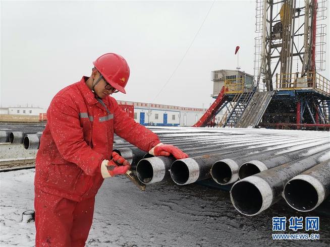 （走基層 聽民聲&middot;圖文互動）（2）&ldquo;條件進(jìn)步了，好作風(fēng)沒變&rdquo;&mdash;&mdash;記者夜守大慶油田1205鉆井隊