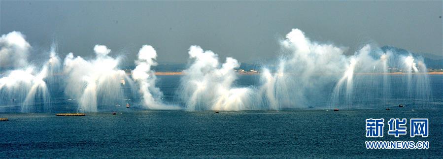 （新華全媒頭條&middot;人民海軍70年&middot;圖文互動(dòng)）（10）向海圖強(qiáng)春潮涌&mdash;&mdash;黨中央、中央軍委和習(xí)主席關(guān)心人民海軍建設(shè)發(fā)展紀(jì)實(shí)