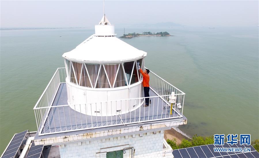 （新華全媒頭條&middot;圖文互動(dòng)）（5）守望&mdash;&mdash;記舢舨洲&ldquo;島主&rdquo;黃燦明一門(mén)四代航標(biāo)工