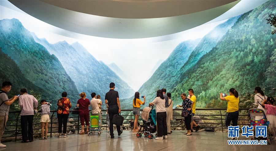 （新華全媒頭條&middot;壯麗70年&middot;奮斗新時代&mdash;&mdash;記者再走長征路&middot;圖文互動）（11）偉大轉折是怎樣發(fā)生的&mdash;&mdash;重回遵義會議現(xiàn)場